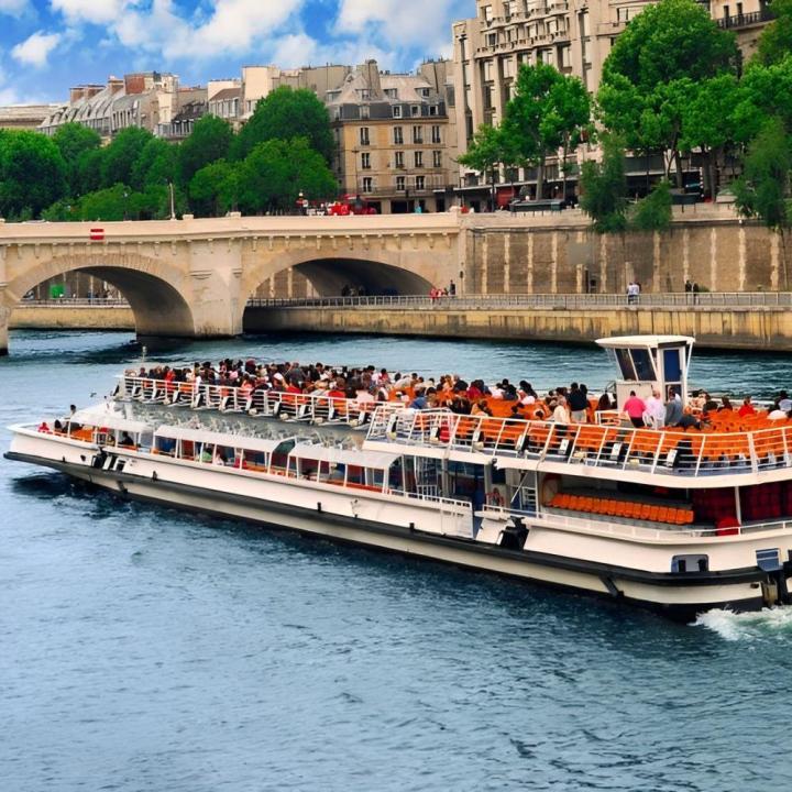 Attraction Paris